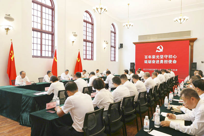 2023年7月1日，市城投集團公司黨委開展“七一”主題黨日活動，集團公司黨委書記、董事長余新民現(xiàn)場講授黨課。.jpg
